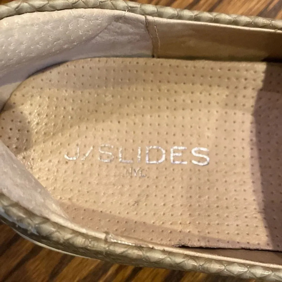 J Slides Women's 8 Beige Slip On Sneaker Snakeskin Print Embossed Loafer Shoes - Picture 8 of 9